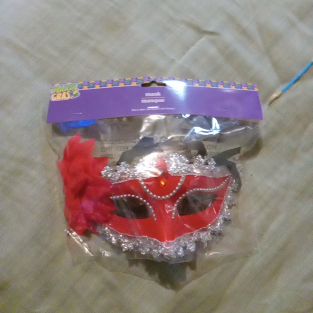 FaceMask Red and Black Costume Accessory - Picture 1 of 5